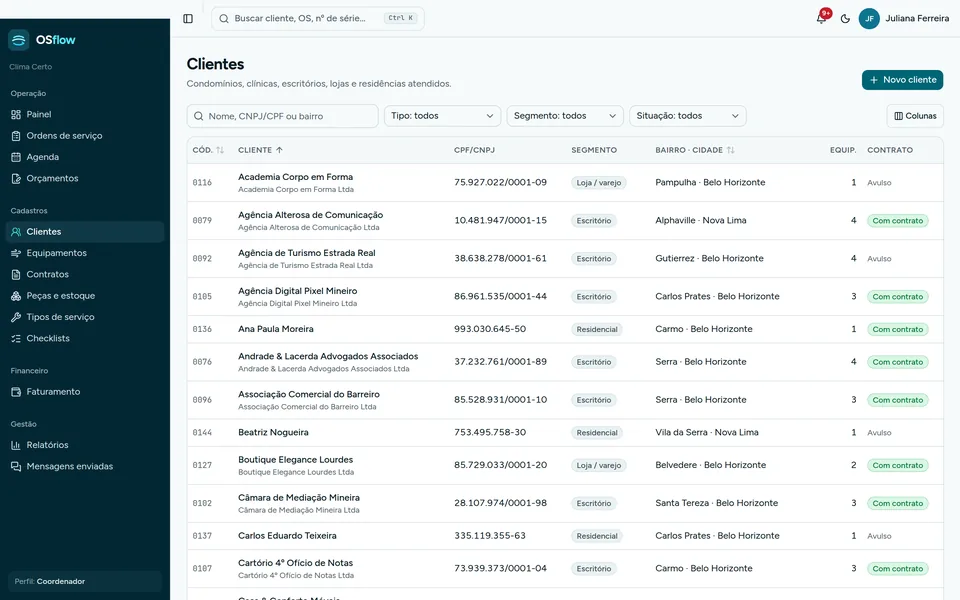 Lista de clientes com filtros por tipo, segmento e situação